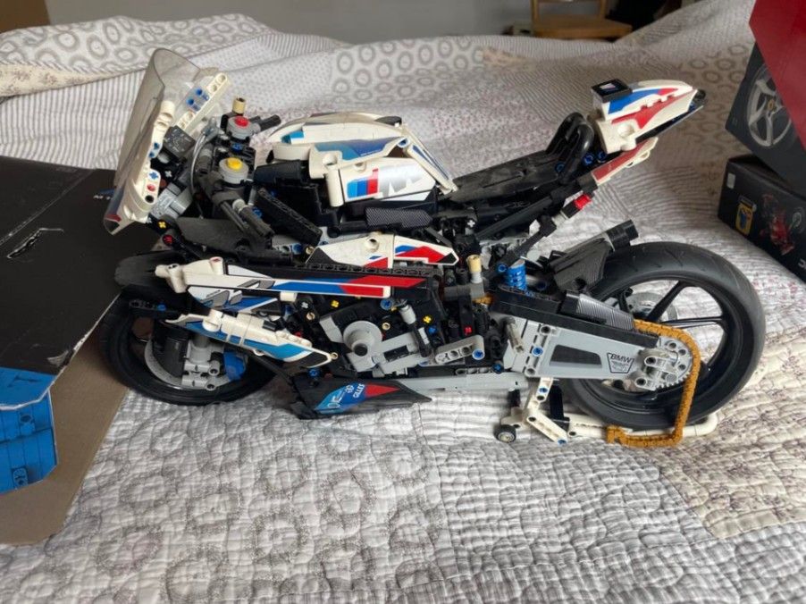 Bmw moto (42130) — LEGO te koop op BrickVillage