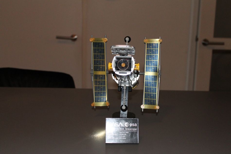 LEGO 10283 NASA Hubble Space Telescope – Compleet