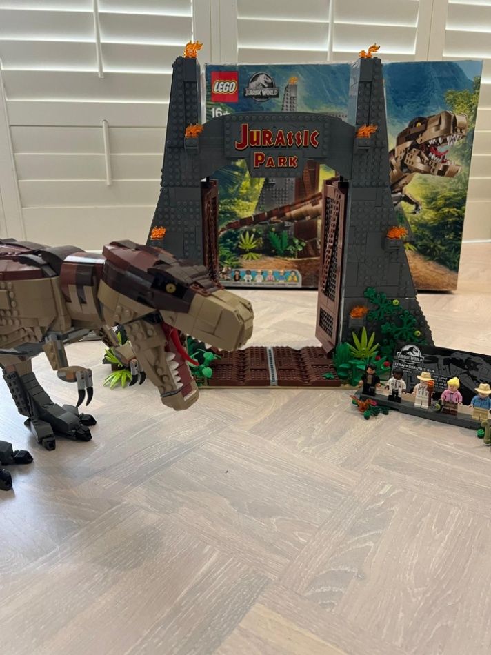 Lego 75936 — LEGO te koop op BrickVillage