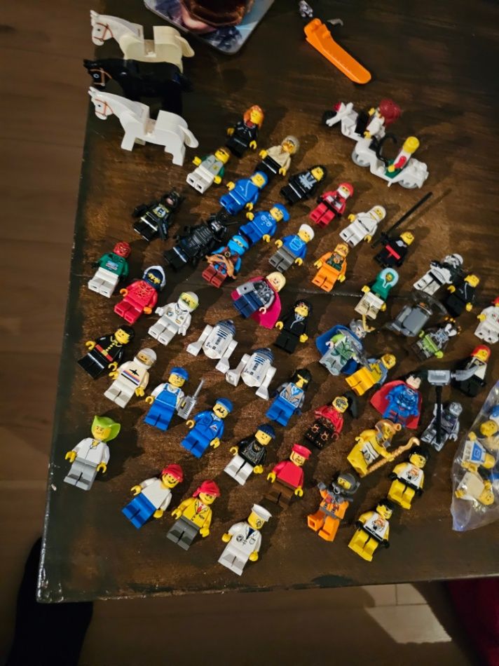 Lego onderdelen en 50 poppetjes
