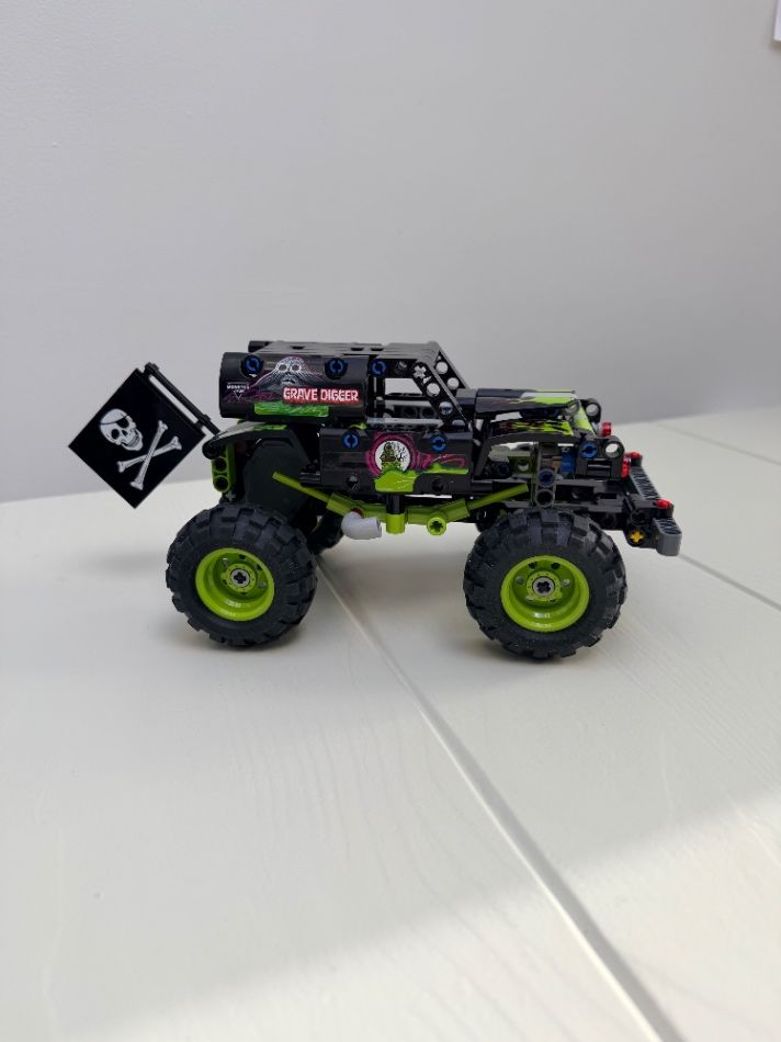 LEGO Technic Monster Jam Grave Digger set (42118)