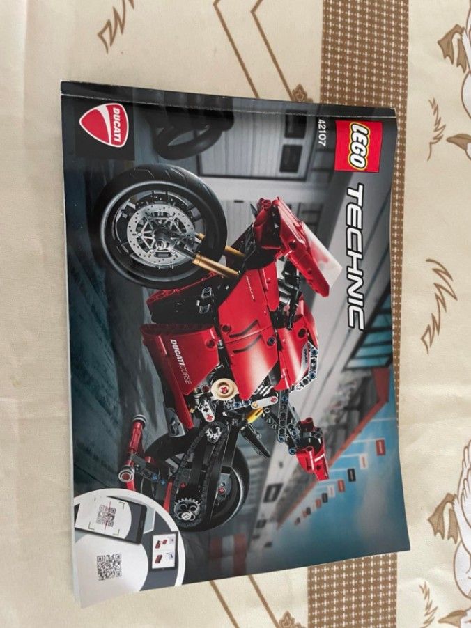 Rode Ducati moto (42107)